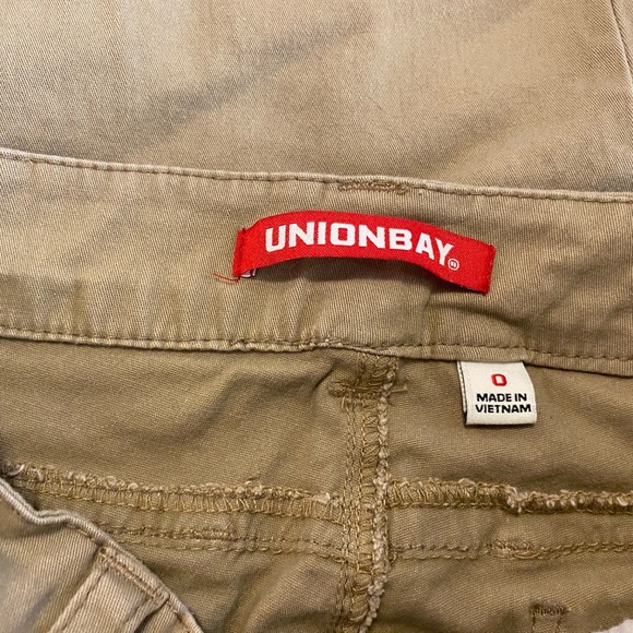 Juniors Union Bay Khakis Size 0 - Picture 3 of 3